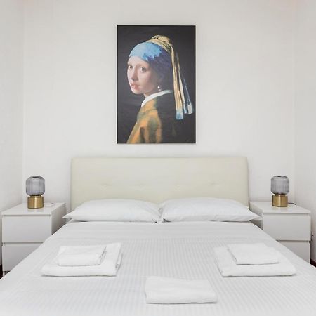 1 Bedroom & 1 Living Room Apt - Duomo 5 Milano Eksteriør bilde