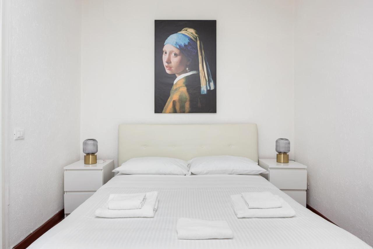 1 Bedroom & 1 Living Room Apt - Duomo 5 Milano Eksteriør bilde