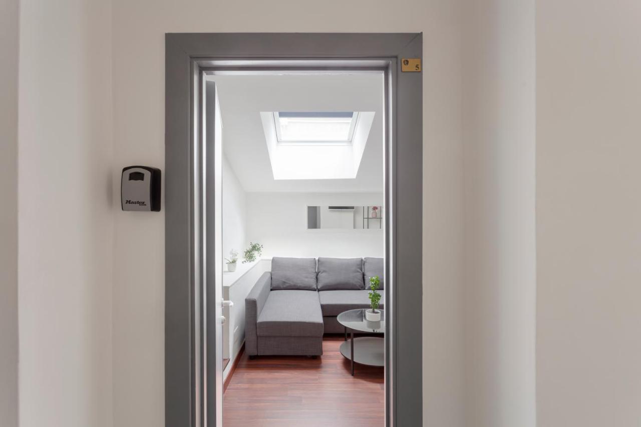 1 Bedroom & 1 Living Room Apt - Duomo 5 Milano Eksteriør bilde
